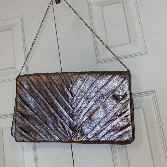 Call it spring champagne mettalic oversized clutch silver tone  shoulder bag - Picture 11 of 12